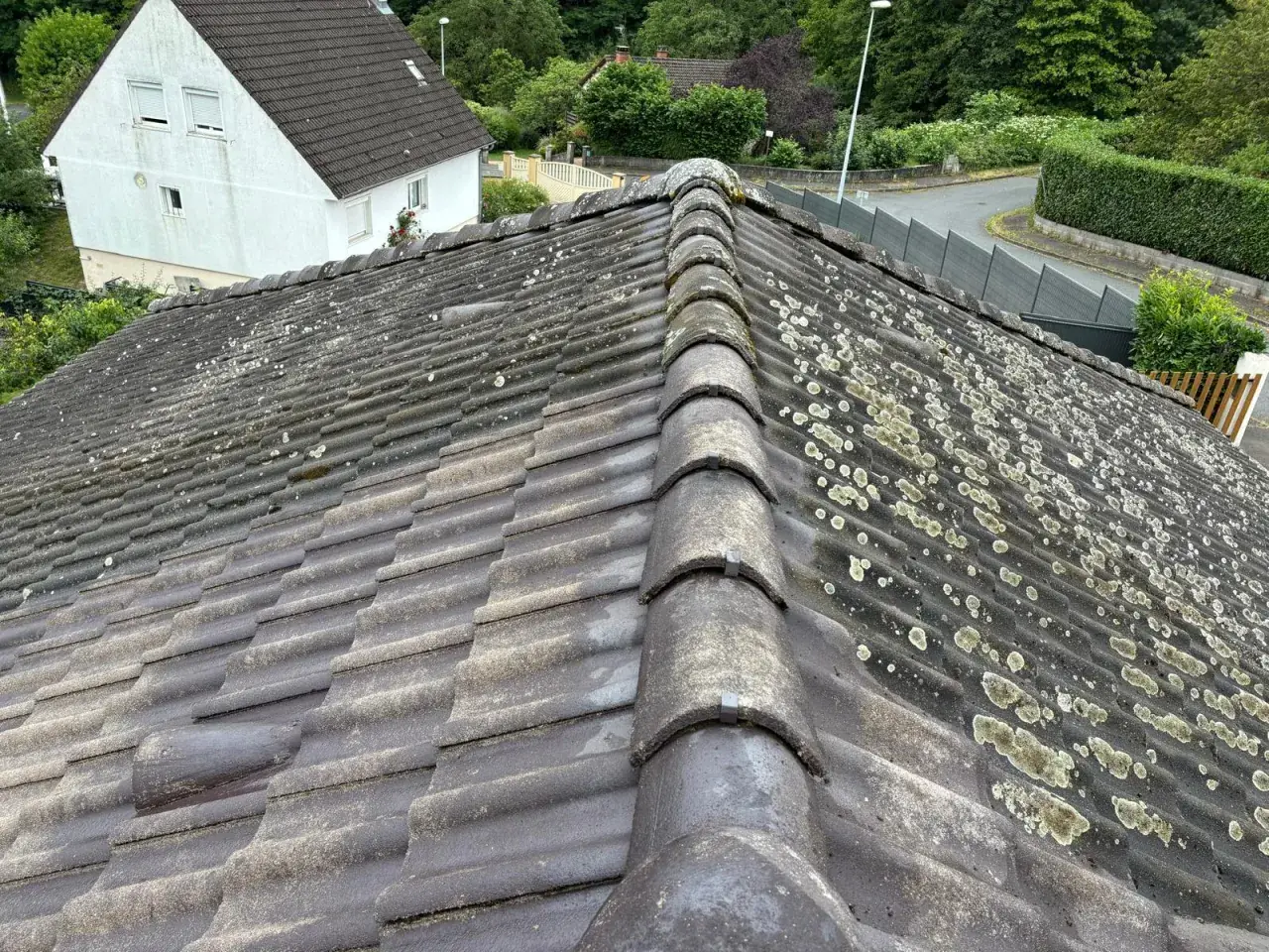 Démoussage de toiture — Bresse Couverture, Pont-de-Vaux et alentours